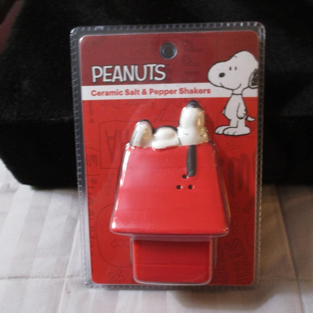 Peanuts Snoopy Ceramic Salt & Pepper Shakers